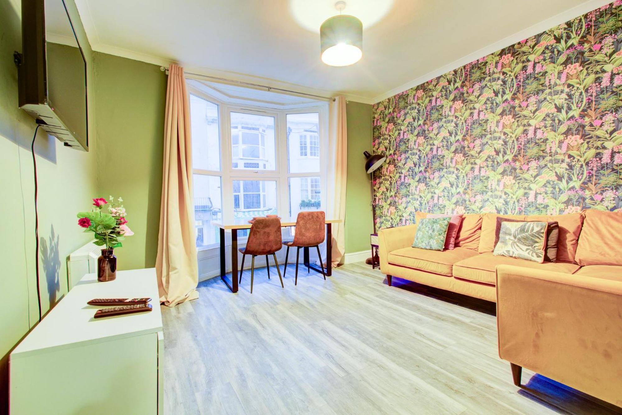 Cozy - 6 Guests, 5 Min Walk To