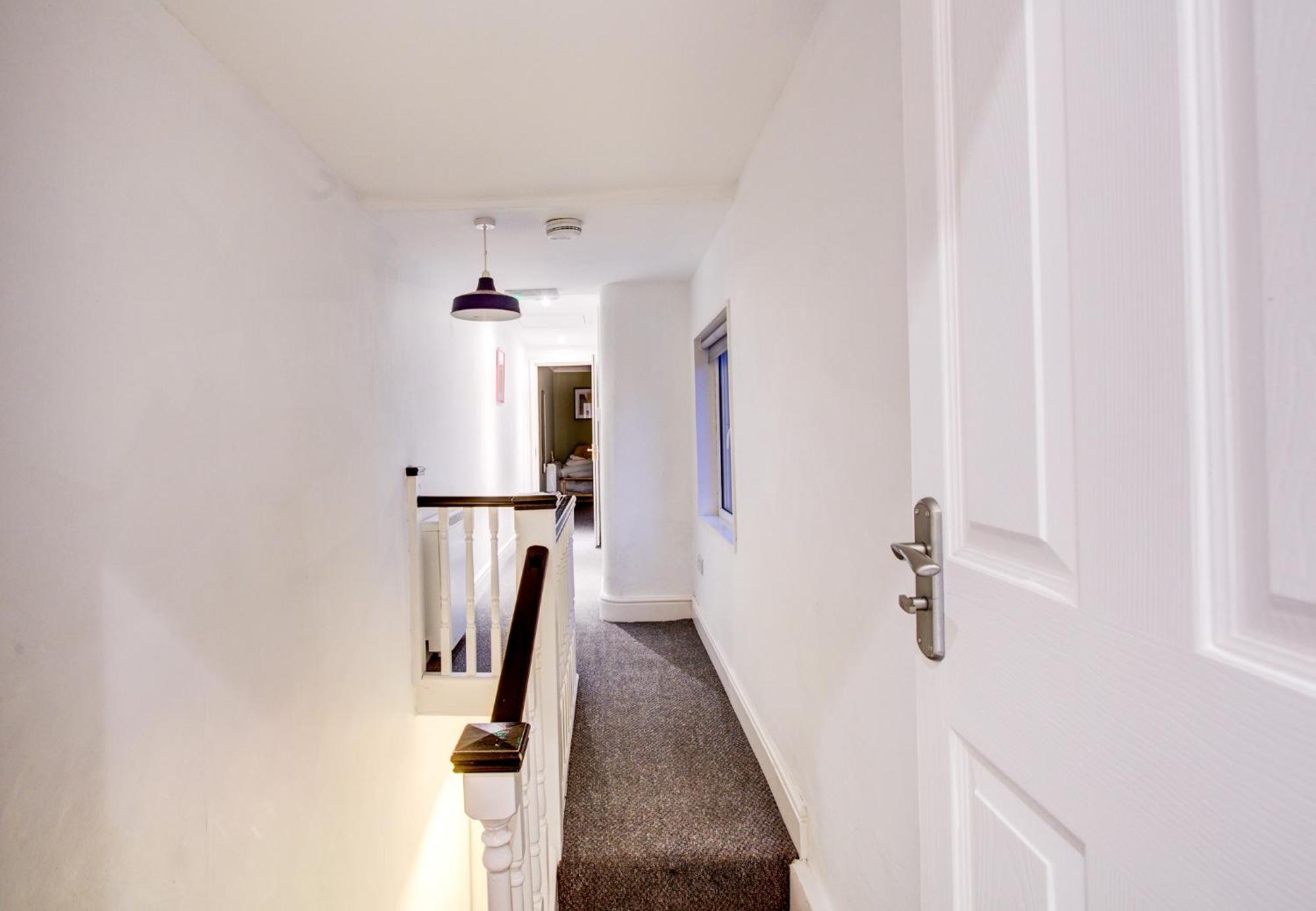 Cozy - 6 Guests, 5 Min Walk To Apartment *